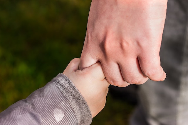 Vous allez bientôt devenir parents ? A quoi penser ?