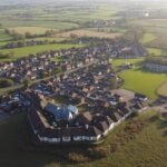 découvrez les actions concrètes à entreprendre pour aider une victime de harcèlement scolaire et protéger les enfants face à cette situation délicate.